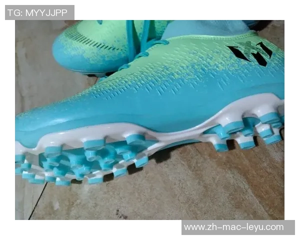 足球鞋钉对膝盖的影响与保护措施探讨及运动员的健康建议